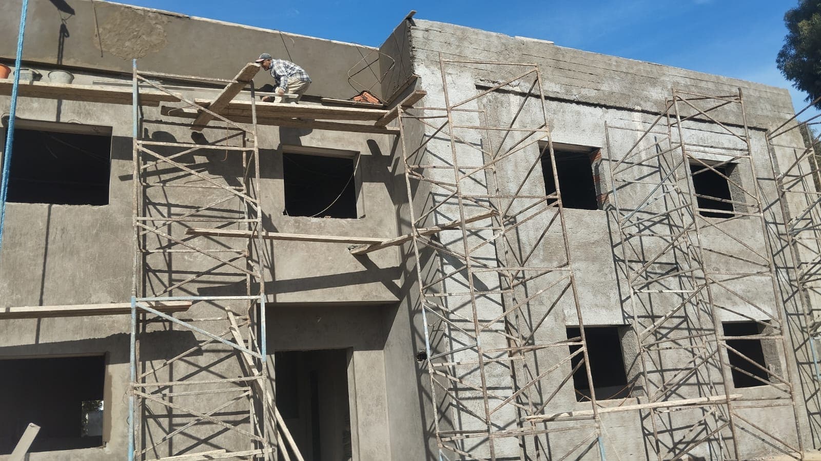 BUILDING BLOULOU